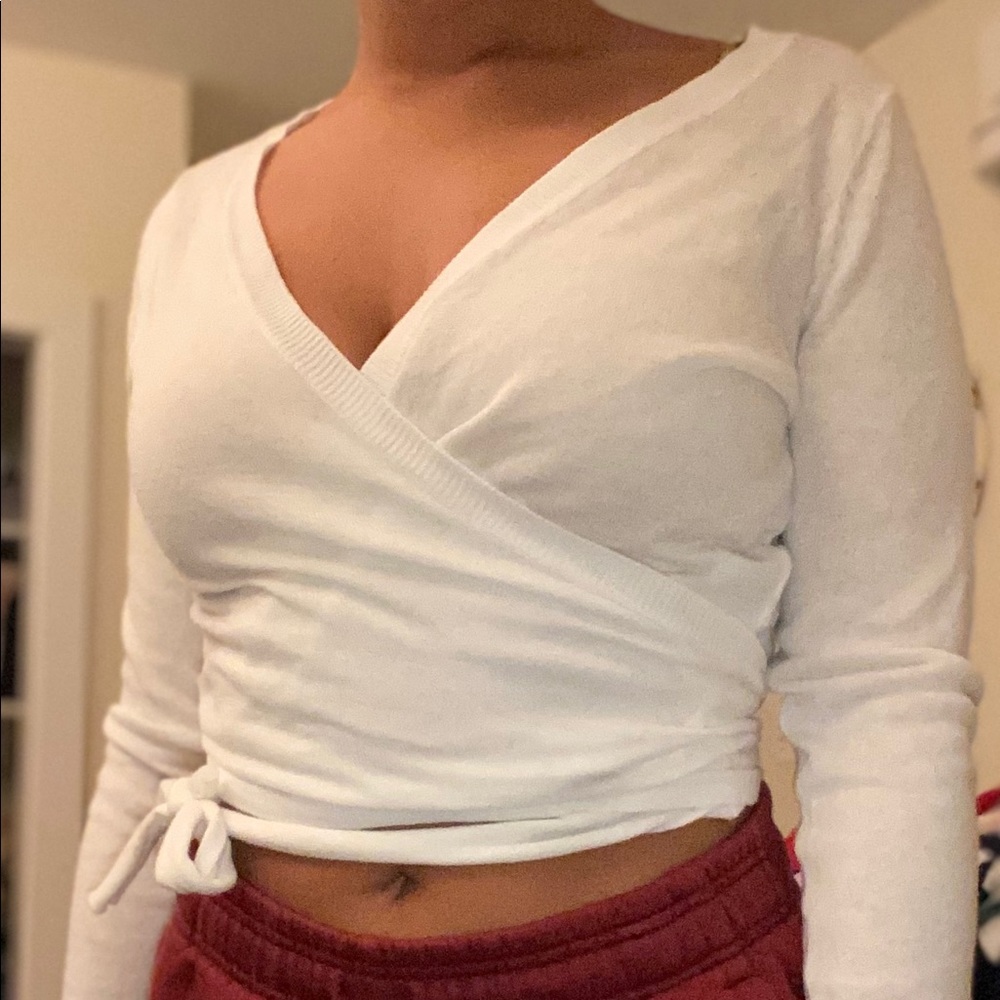 white long sleeve cropped top!